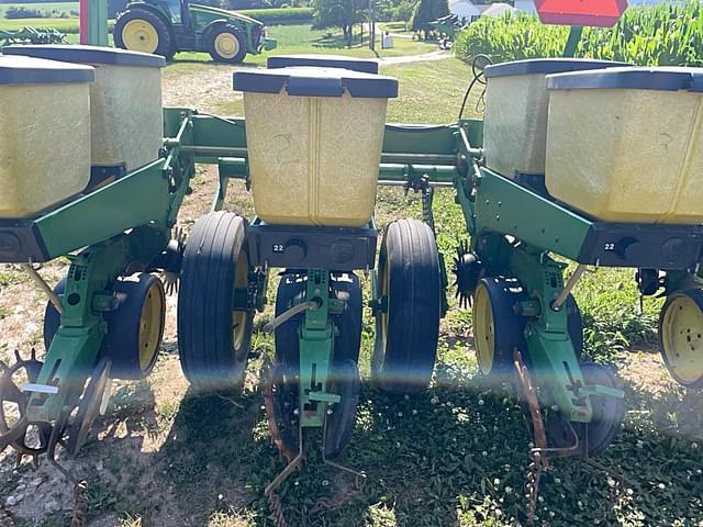 Image of John Deere 7200A equipment image 4