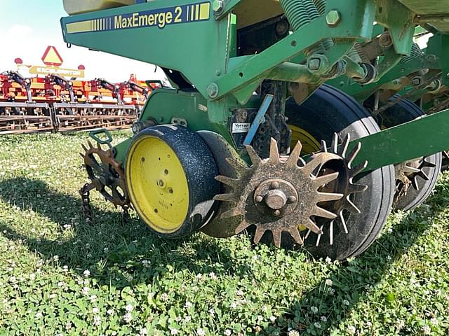 Image of John Deere 7200A equipment image 1