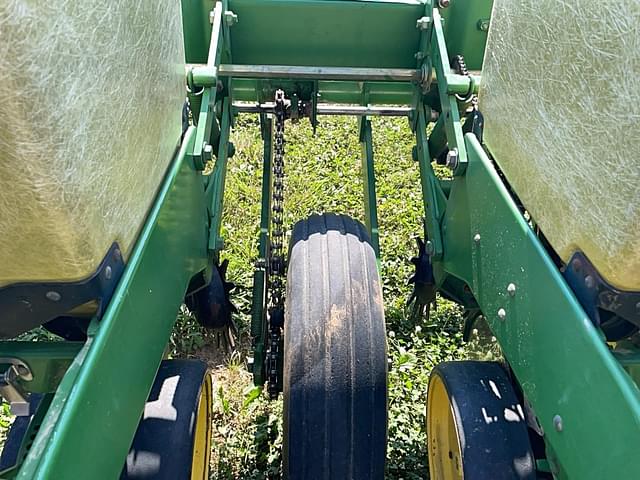 Image of John Deere 7200A equipment image 3