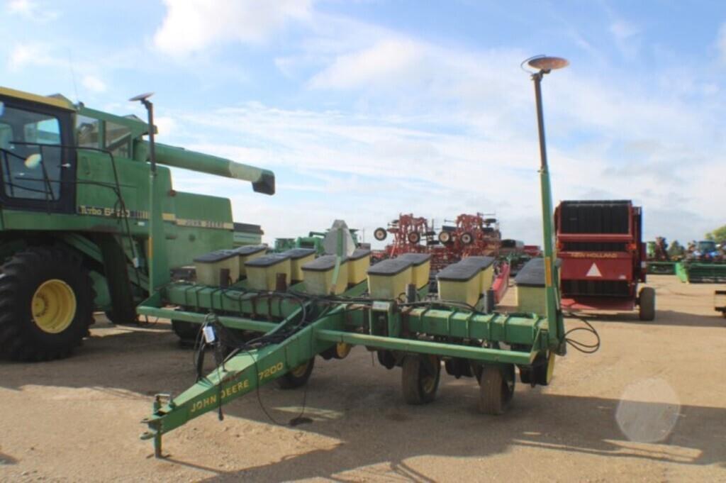 Image of John Deere 7200 Primary image