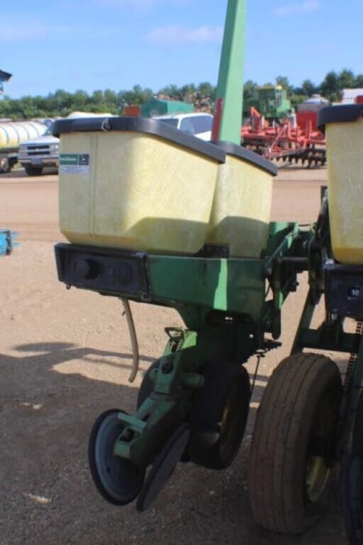 Image of John Deere 7200 equipment image 3