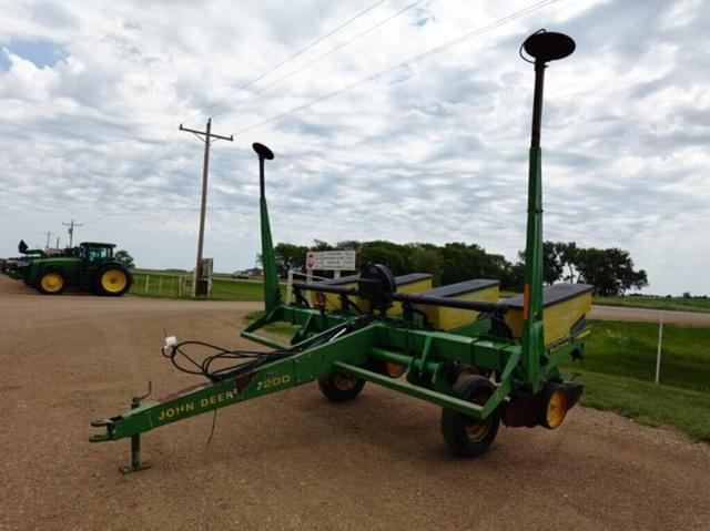 Image of John Deere 7200 equipment image 2