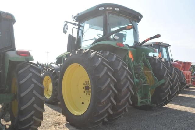 Image of John Deere 7210R equipment image 1