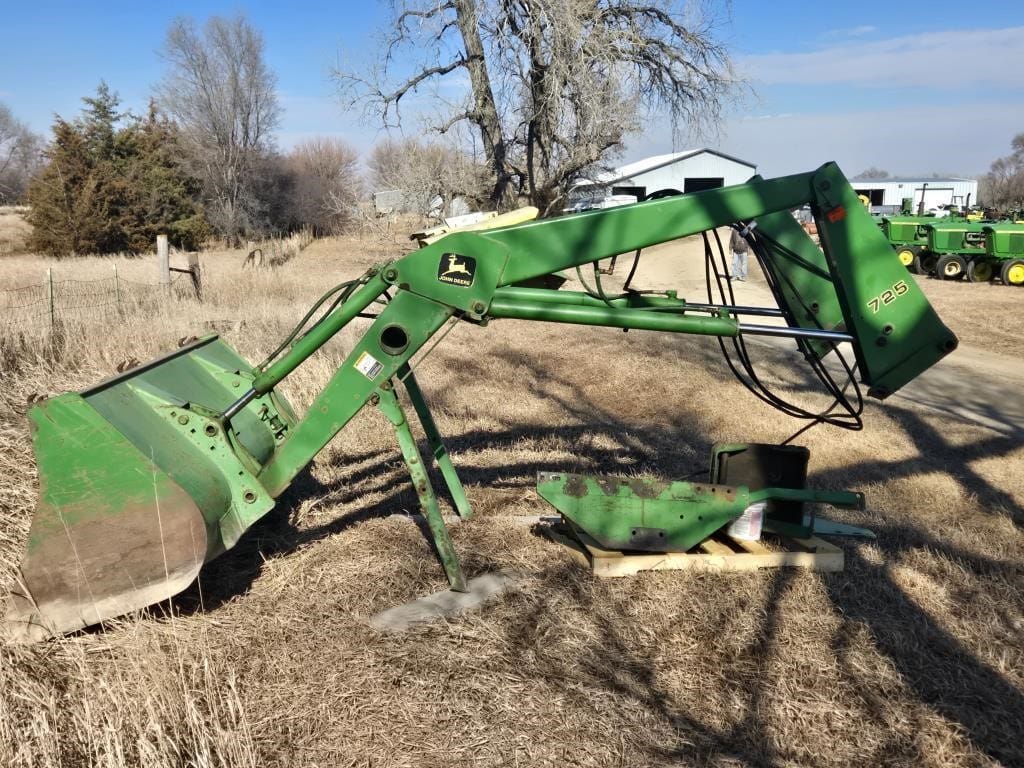 John Deere 725 Equipment Image0