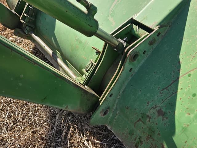 Image of John Deere 725 equipment image 4