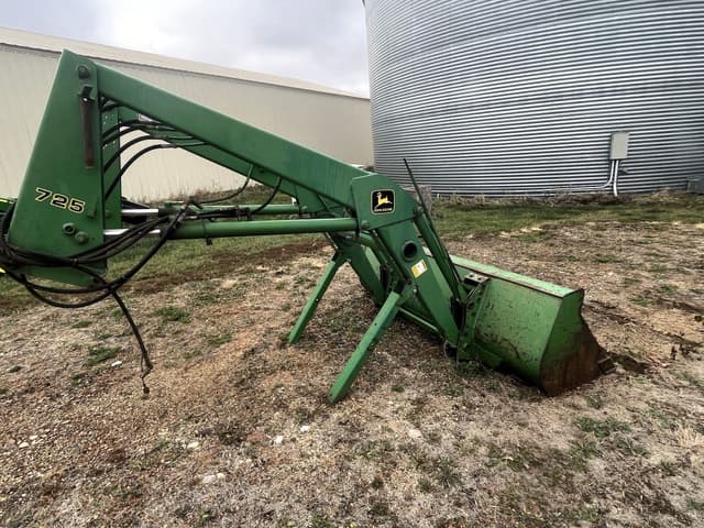 Image of John Deere 725 equipment image 1
