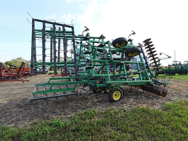 Image of John Deere 726 equipment image 4