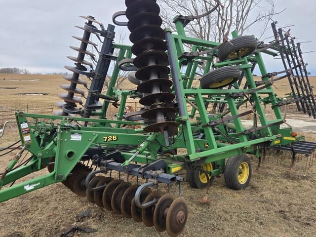 Image of John Deere 726 equipment image 1