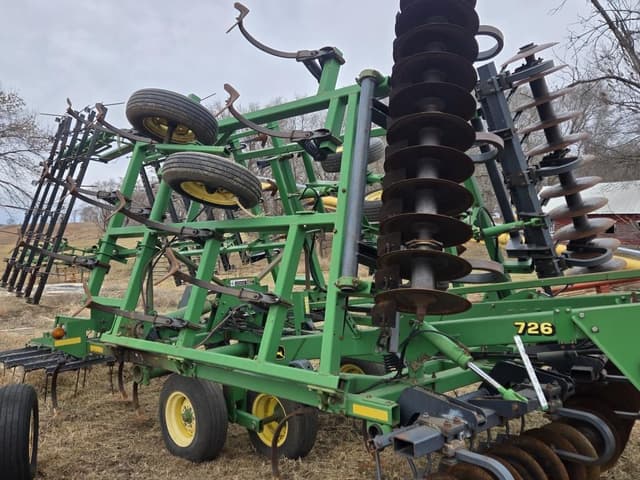 Image of John Deere 726 equipment image 4
