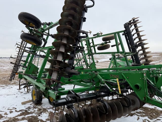 Image of John Deere 726 equipment image 3