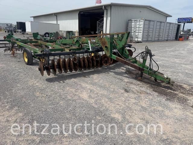 Image of John Deere 726 equipment image 1