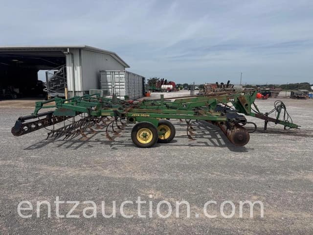 Image of John Deere 726 equipment image 2