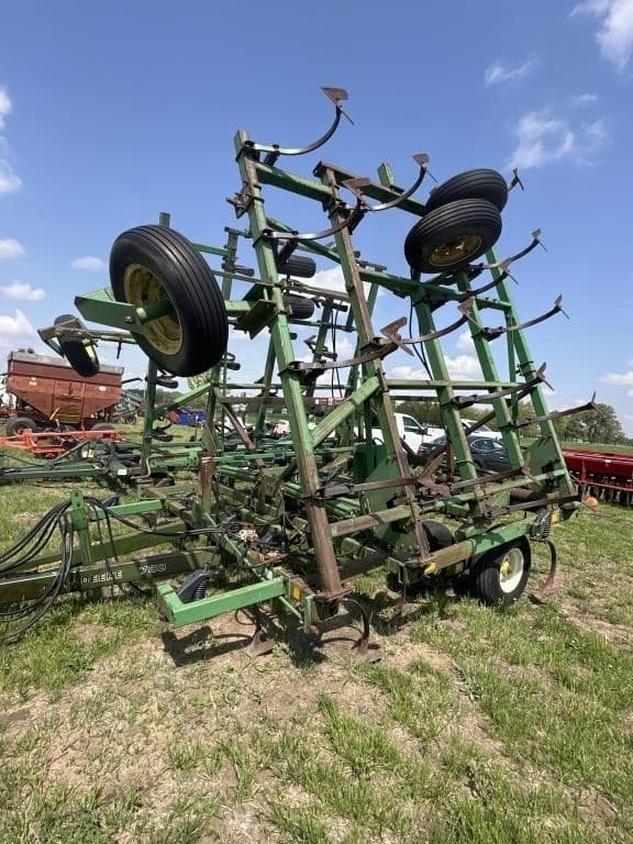 Image of John Deere 730 equipment image 1