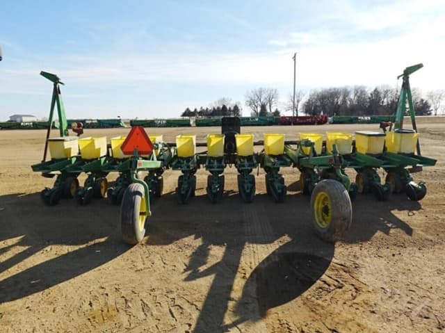 Image of John Deere 7300 equipment image 3