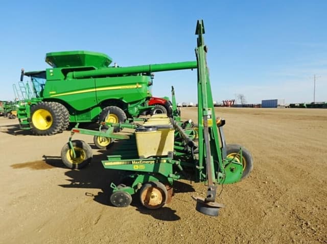 Image of John Deere 7300 equipment image 2