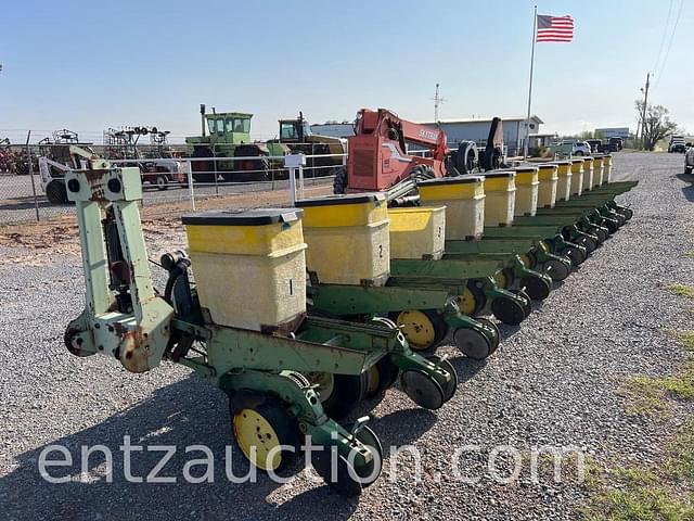 Image of John Deere 7300 equipment image 2