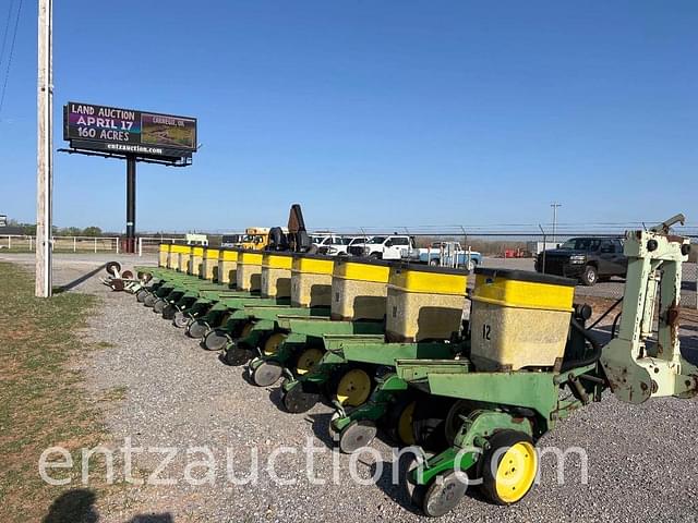 Image of John Deere 7300 equipment image 3