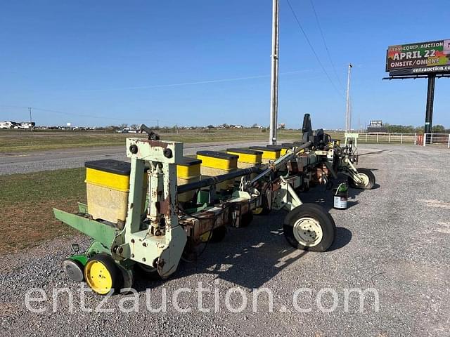 Image of John Deere 7300 equipment image 1