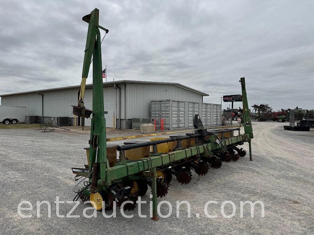 Image of John Deere 7300 Primary image