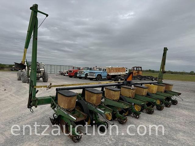 Image of John Deere 7300 equipment image 4