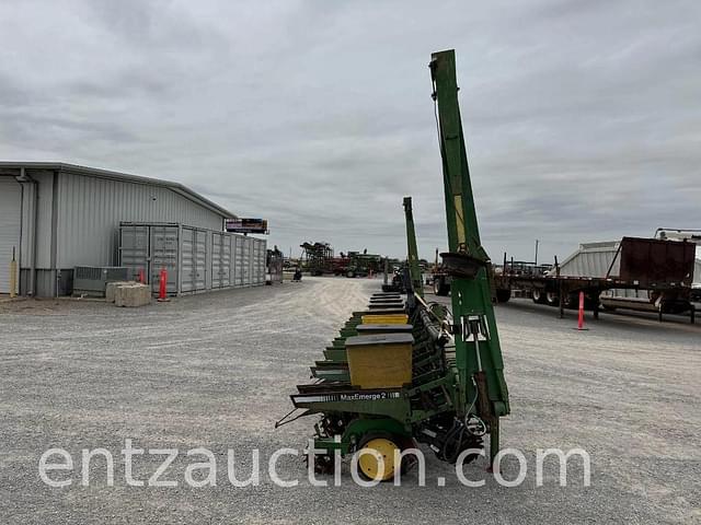 Image of John Deere 7300 equipment image 1