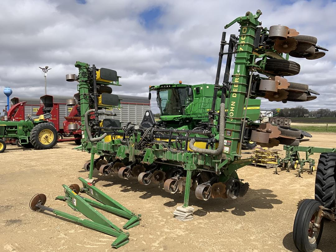 Image of John Deere 7300 Primary image