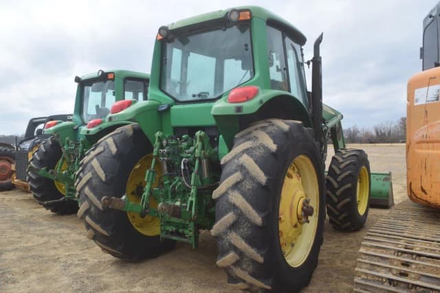 Image of John Deere 7320 equipment image 2