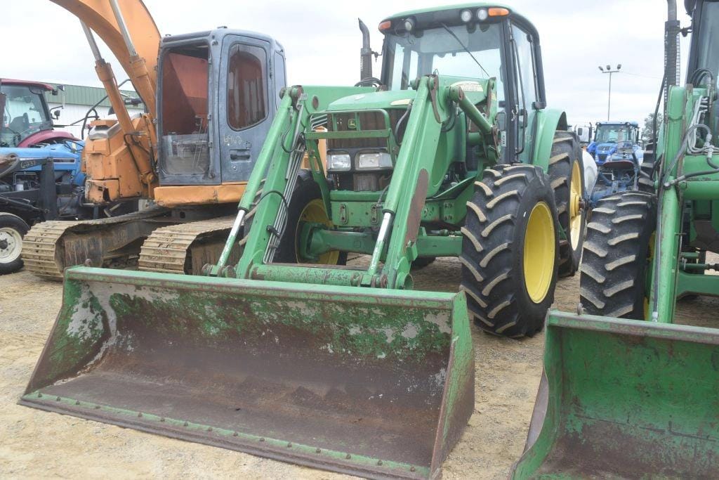 John Deere 7320 Equipment Image0