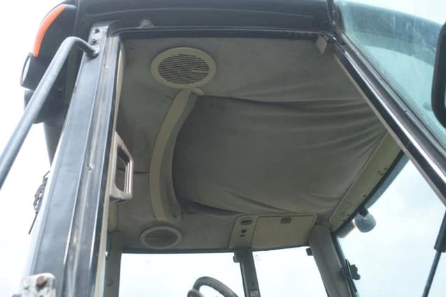 Image of John Deere 7320 equipment image 4