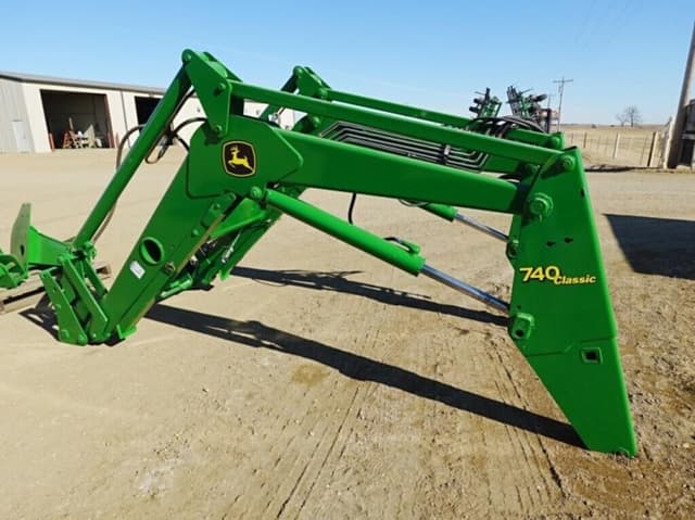 Image of John Deere 740 equipment image 4