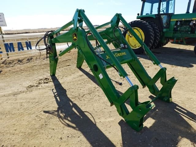 Image of John Deere 740 equipment image 1