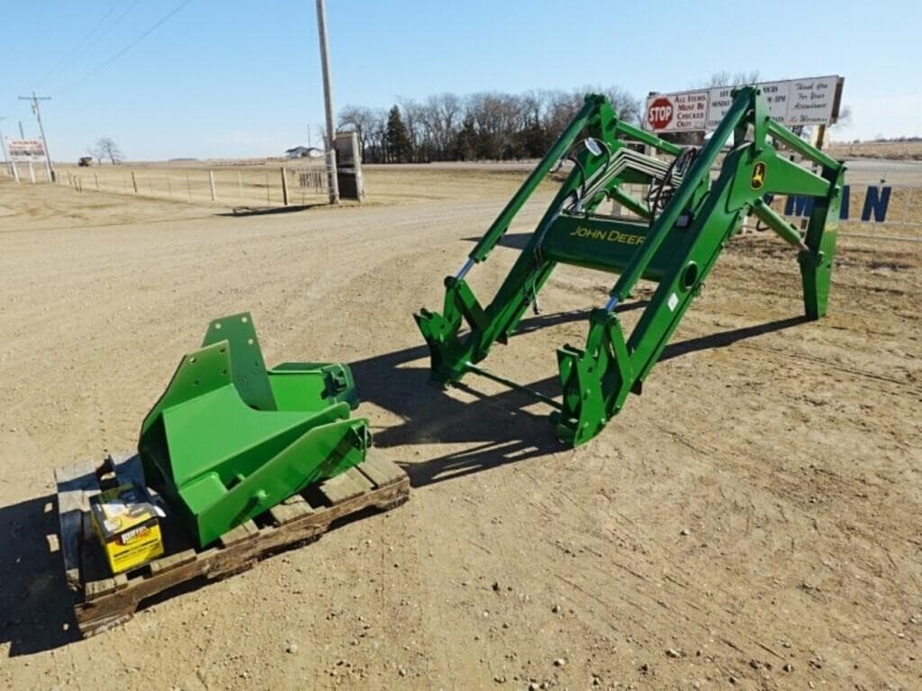 Image of John Deere 740 Primary image