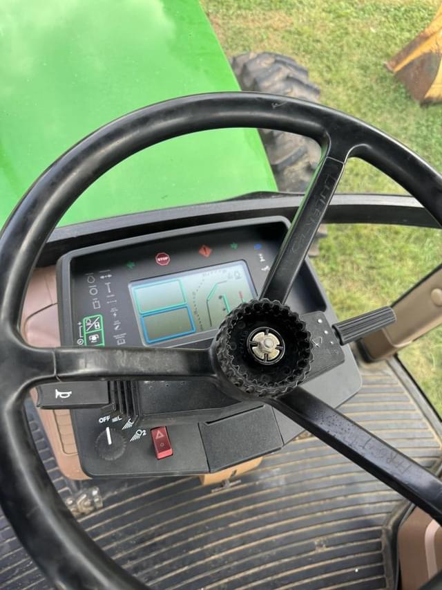 Image of John Deere 7400 equipment image 4