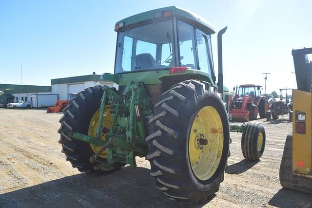 Image of John Deere 7410 equipment image 2