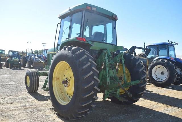 Image of John Deere 7410 equipment image 1