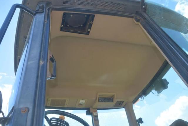 Image of John Deere 7410 equipment image 4