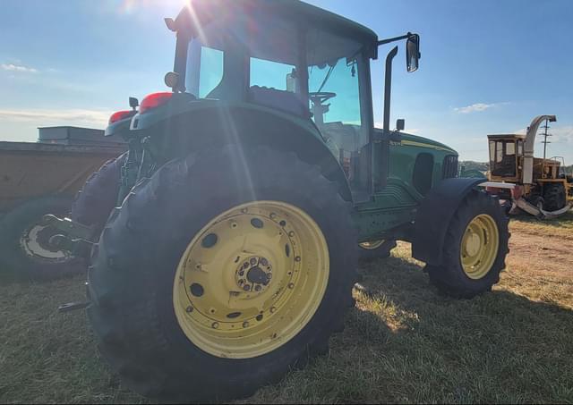 Image of John Deere 7420 equipment image 3