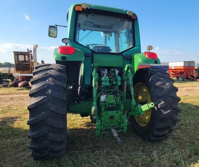 Image of John Deere 7420 equipment image 2