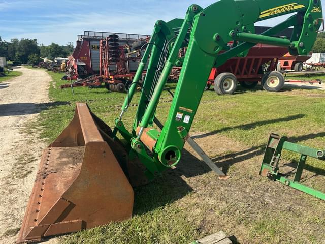 Image of John Deere 746 equipment image 1