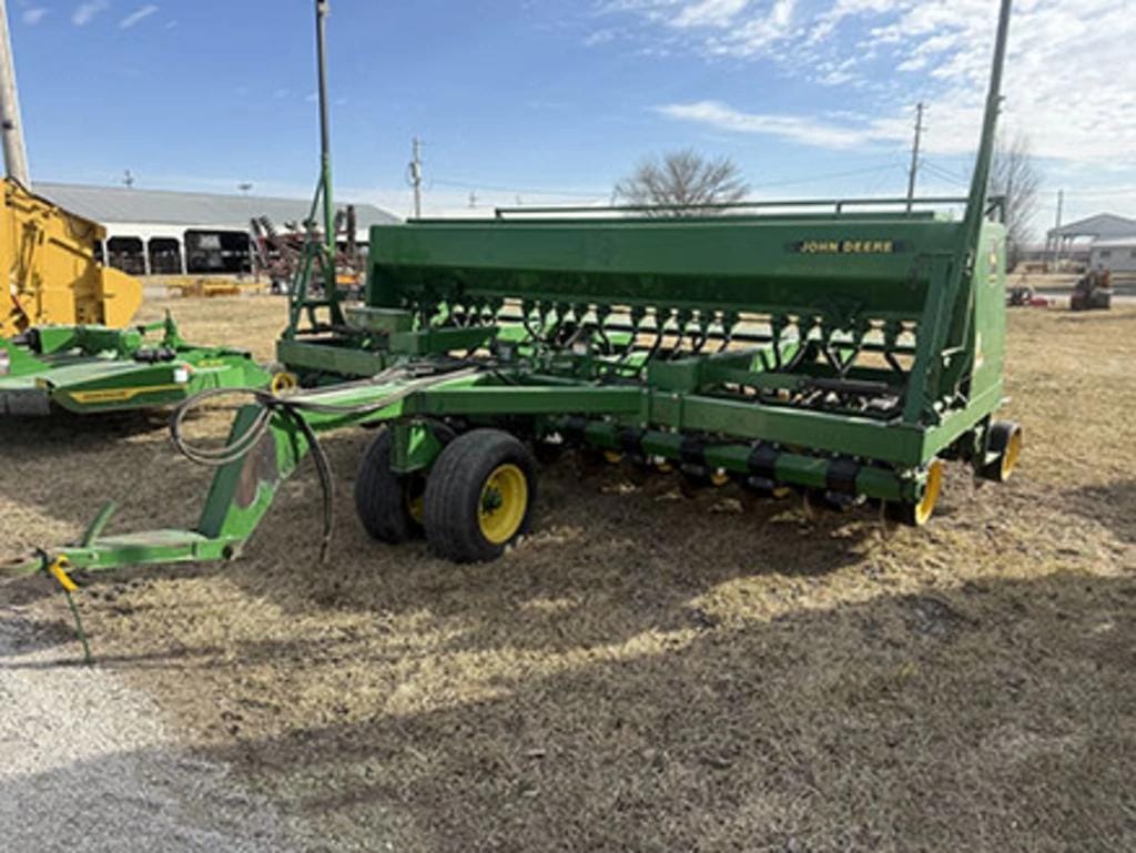 John Deere 750 Equipment Image0