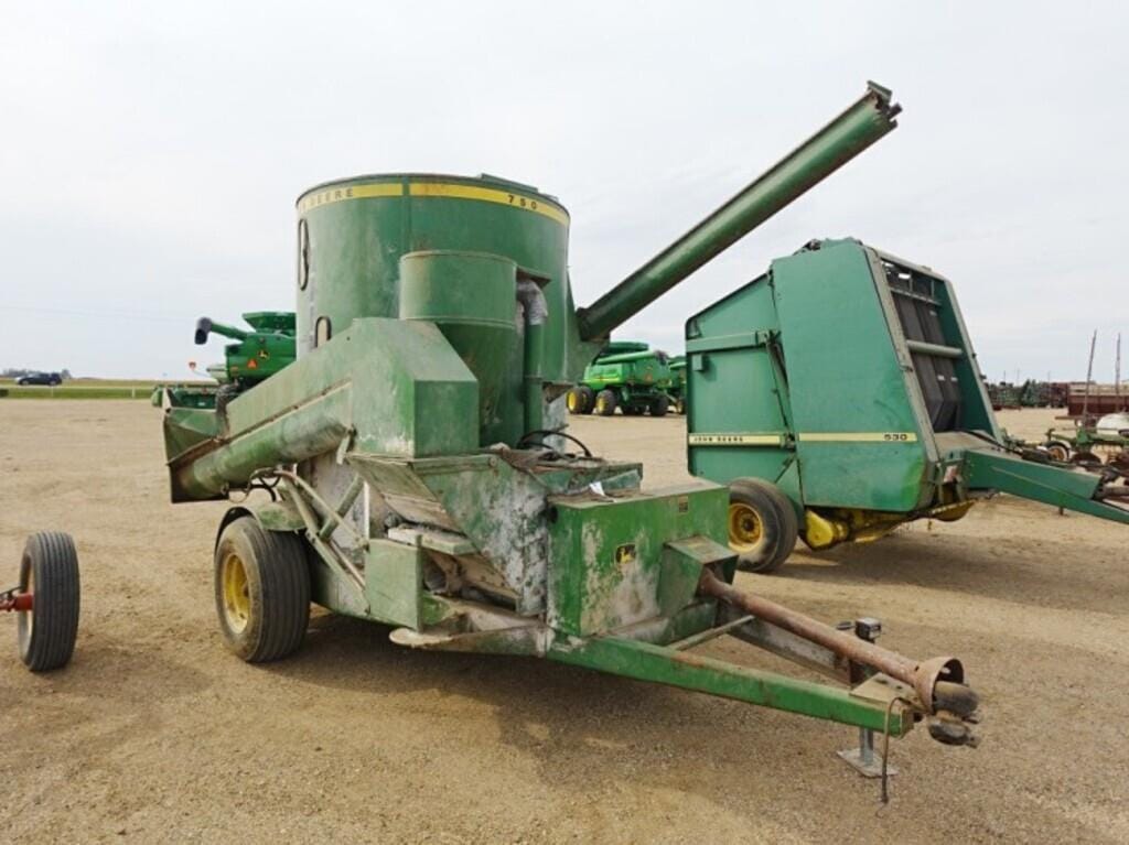 John Deere 750 Equipment Image0