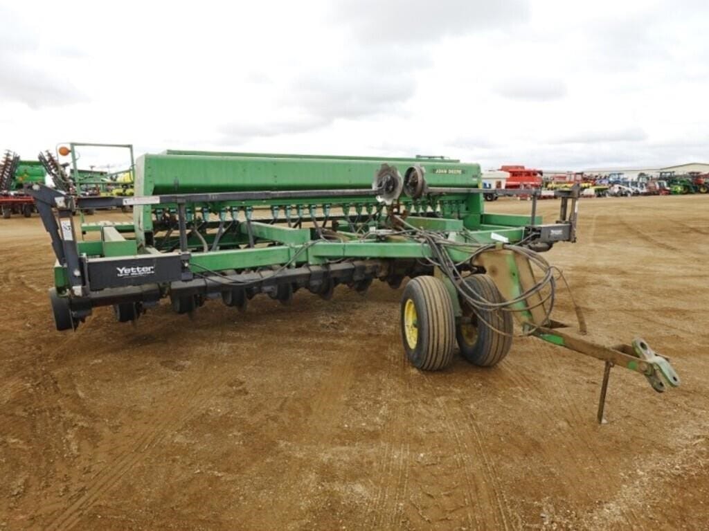 John Deere 750 Equipment Image0