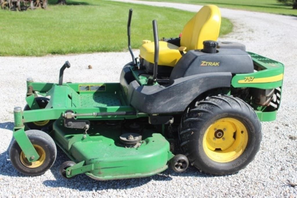 John Deere 757 Equipment Image0