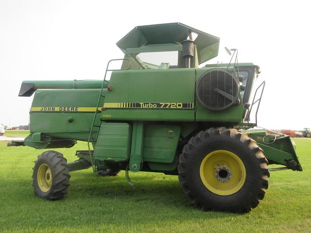 Image of John Deere 7720 equipment image 4