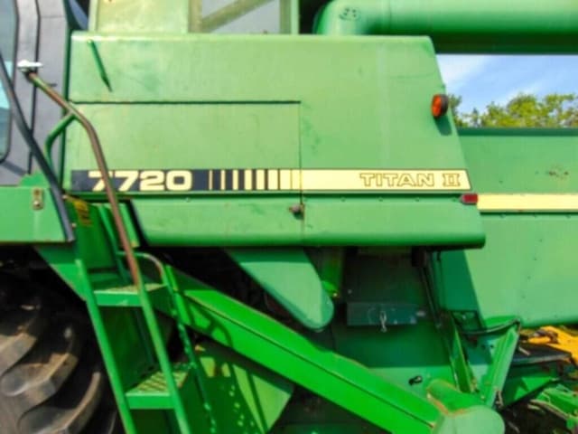 Image of John Deere 7720 Titan II equipment image 1
