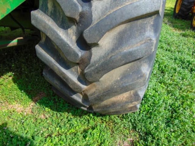 Image of John Deere 7720 Titan II equipment image 2