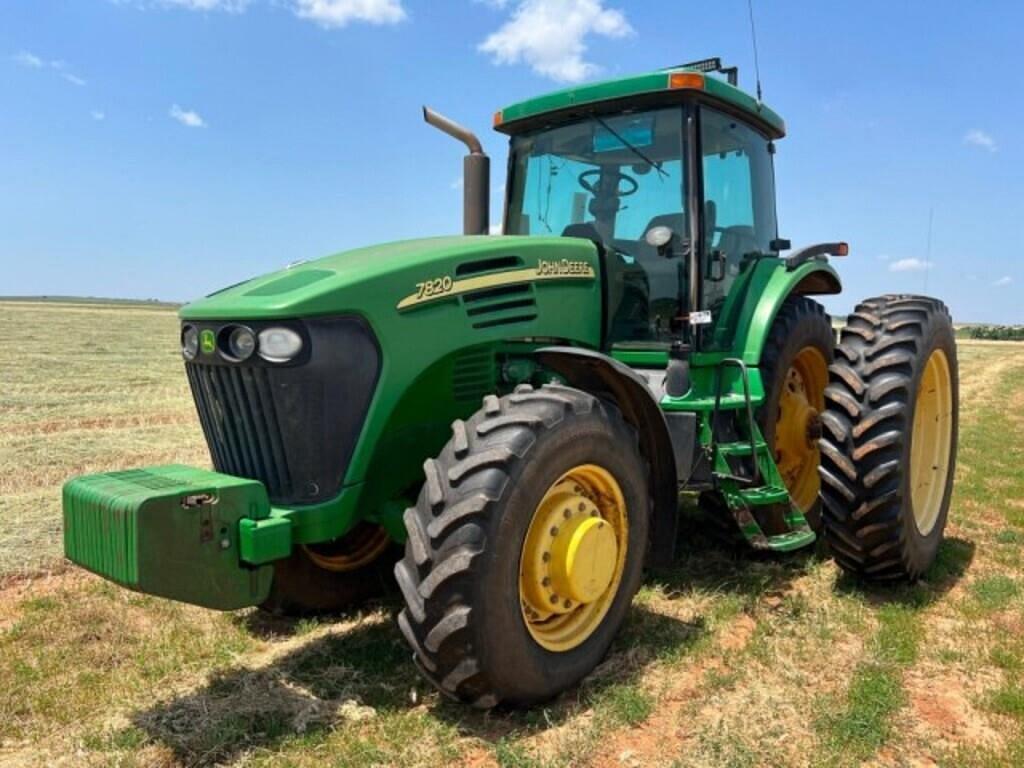 Image of John Deere 7820 Primary image
