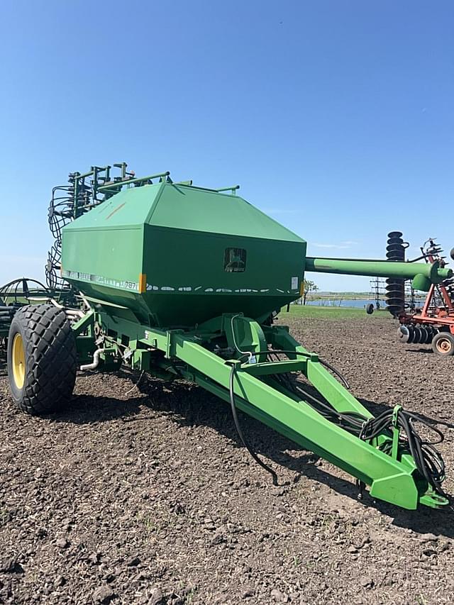Image of John Deere 787 equipment image 1