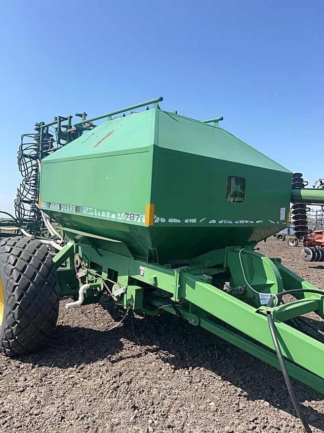 Image of John Deere 787 equipment image 3
