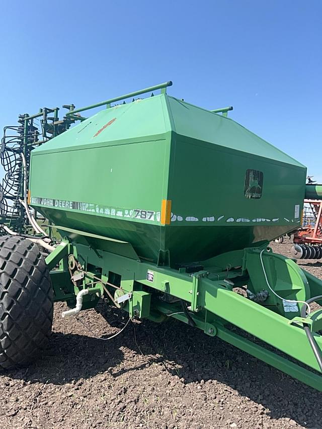 Image of John Deere 787 equipment image 4
